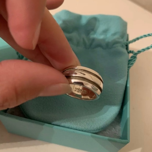Tiffany Ring Size 6 - Picture 2 of 9